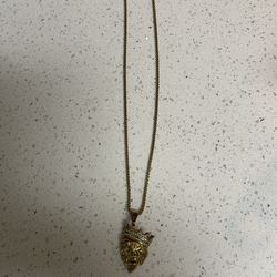 Crowned lion medallion