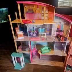 Huge BABRBIE House