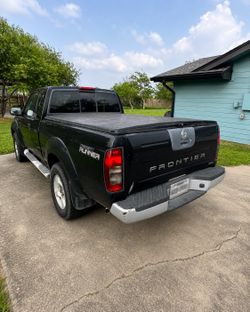 Nissan Frontier 6ft Bed Tonneau Cover w/ Rails – Complete Kit