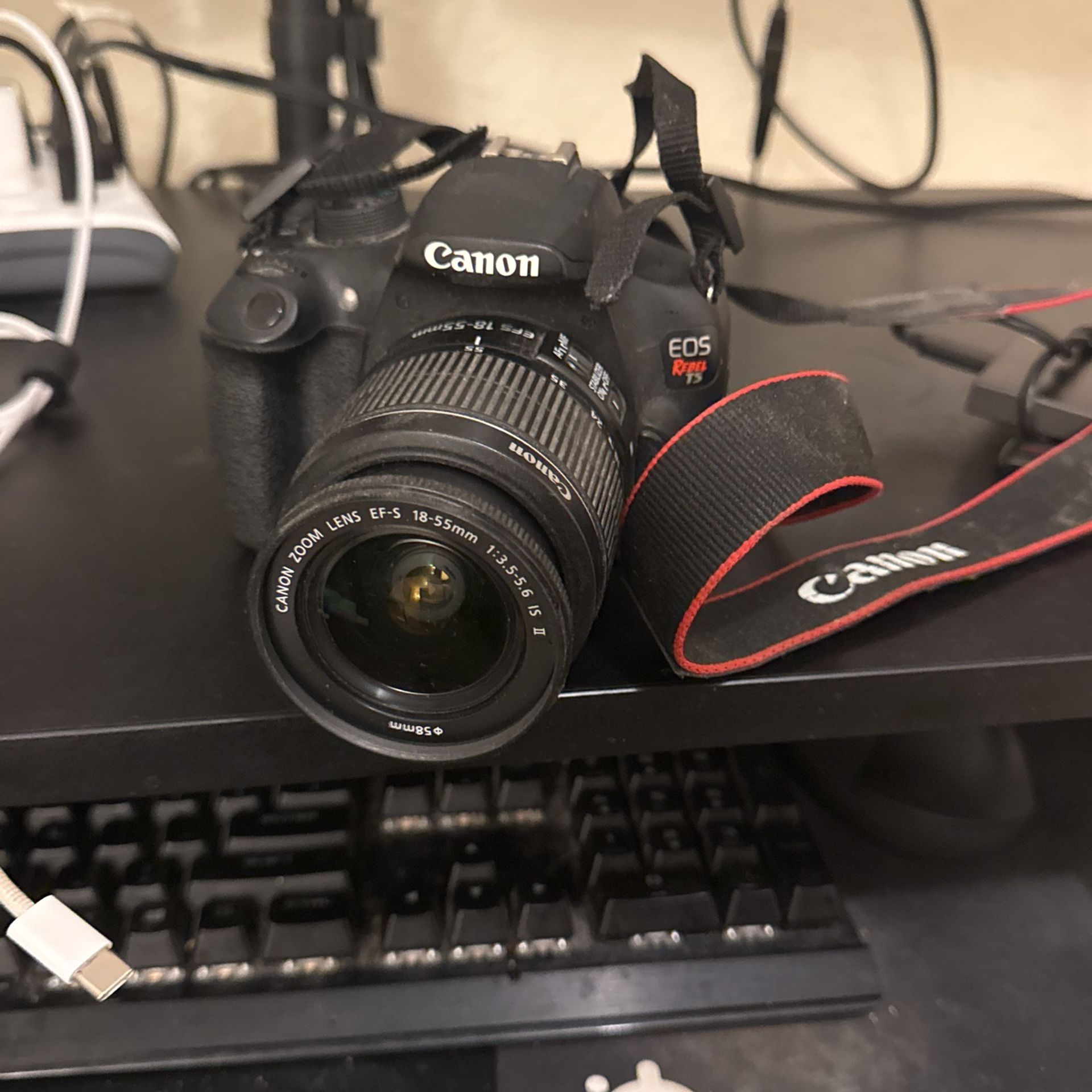 Canon EOS Rebel T5 DSLR