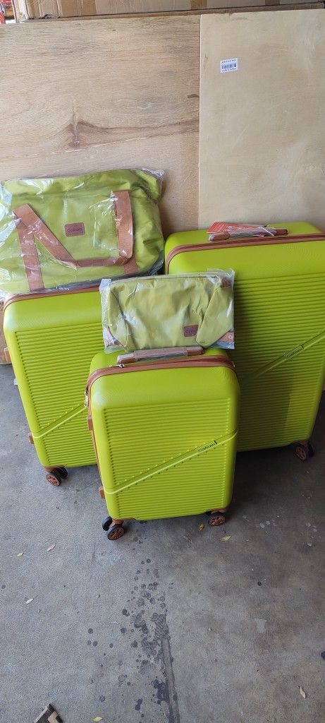 Lemon Green Luggage 28,25,20 Inches Plus 2 Bags