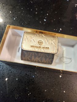 Michael kors airpods case
