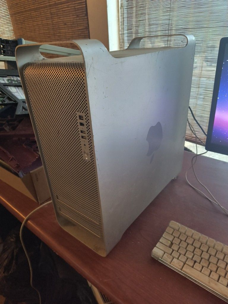 Apple Mac Pro 1,1 (2006) A1186 2x Intel Xeon Dual Core 3.0 GHz Untested