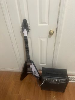 Generic Gibson  Flying V with amp