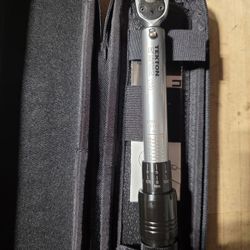 

Tekton 1/4 torque wrench 
10-150 in-lbs.