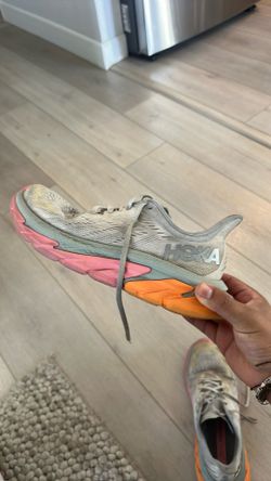 HOKA Clifton size 9