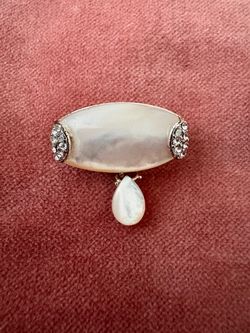 Vintage mother of pearl  brooch