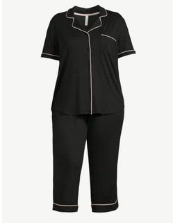 Black Pajama Set Short Sleeve and Capri Pants
