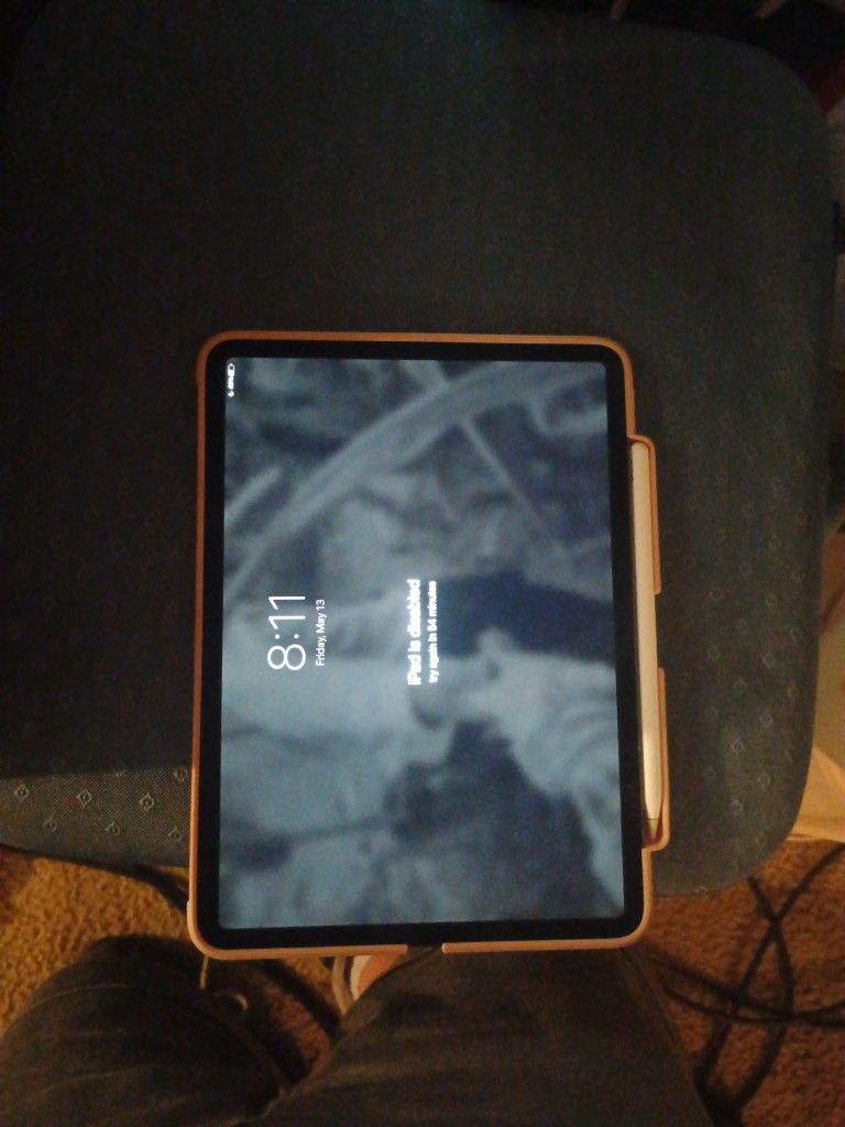iPad Third Generation 11 In Screen With Apple Stylus