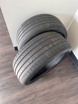 Two matching  Eagle 🦅 TIRES are Run Flat size 225/40/19