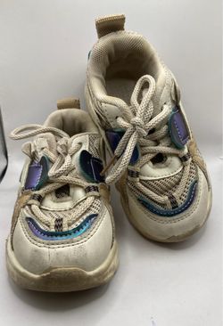 Size: 25 Child./Toddler. chunky beige and white mesh toddler fashion sneakers