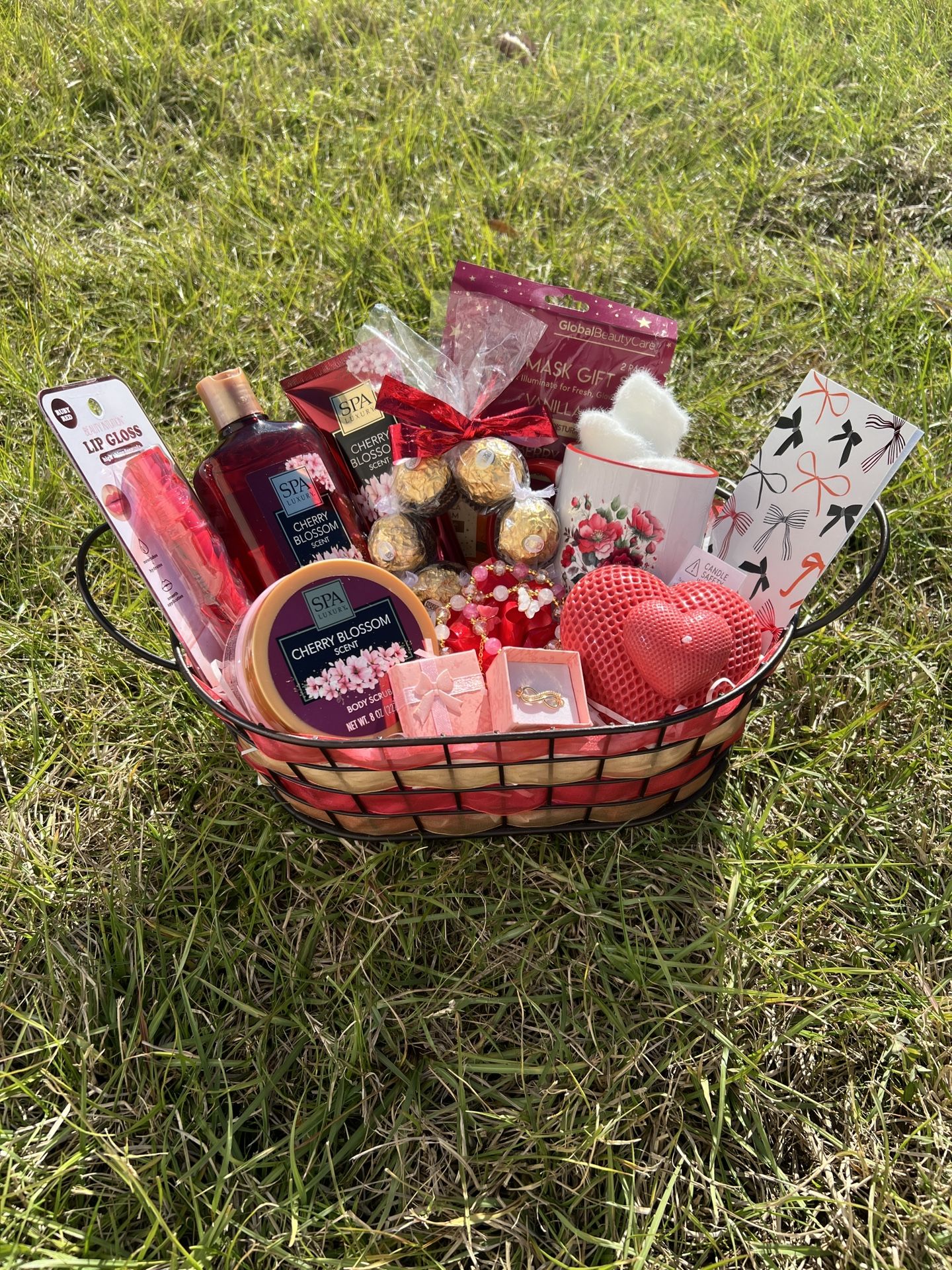 Beautiful Gift Basket For Women! 