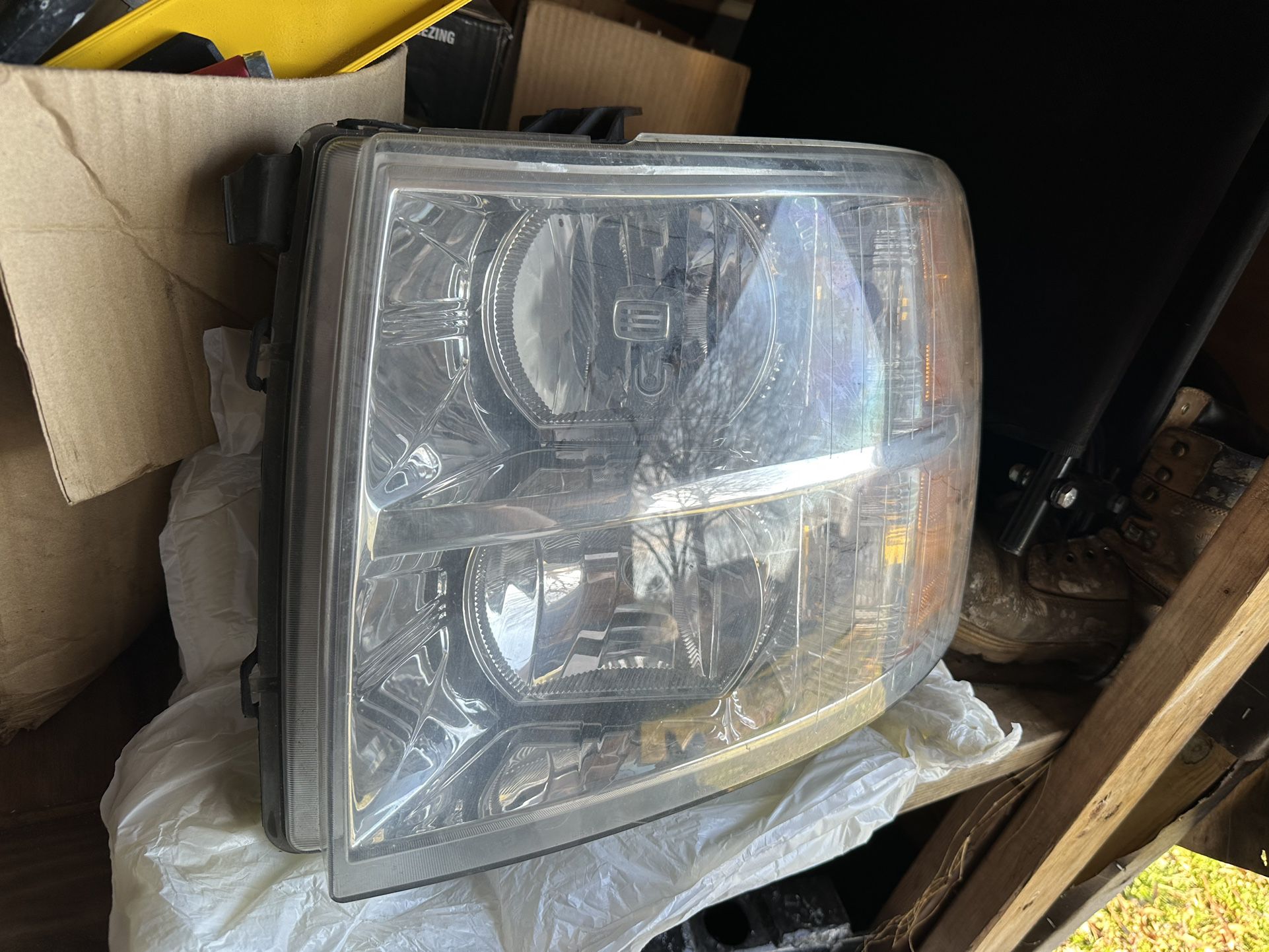 07-2013 Chevy Silverado OEM Headlight 