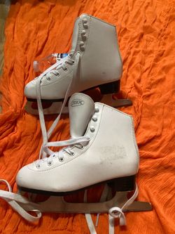 Figure ice skates size 2