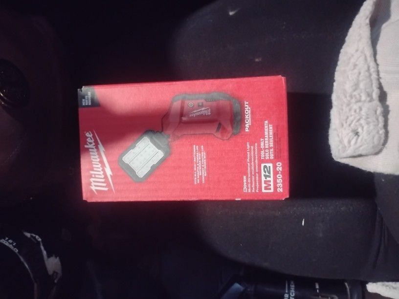 Milwaukee M12 Rover Multi-directional Flood Light