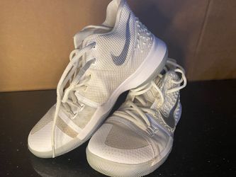 KYRIE 3s