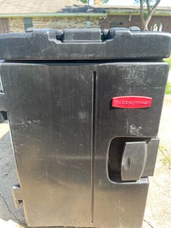 Rubbermaid Commercial CaterMax 100 Insulated Food Pan Carrier - Model 9408 (No Wheels)