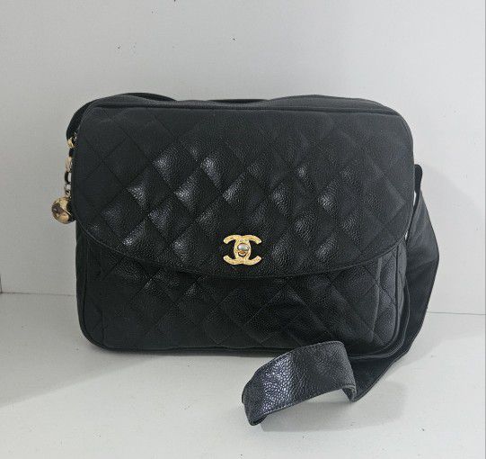 Authentic CHANEL Caviar black leather Crossbody/Shoulder Bag