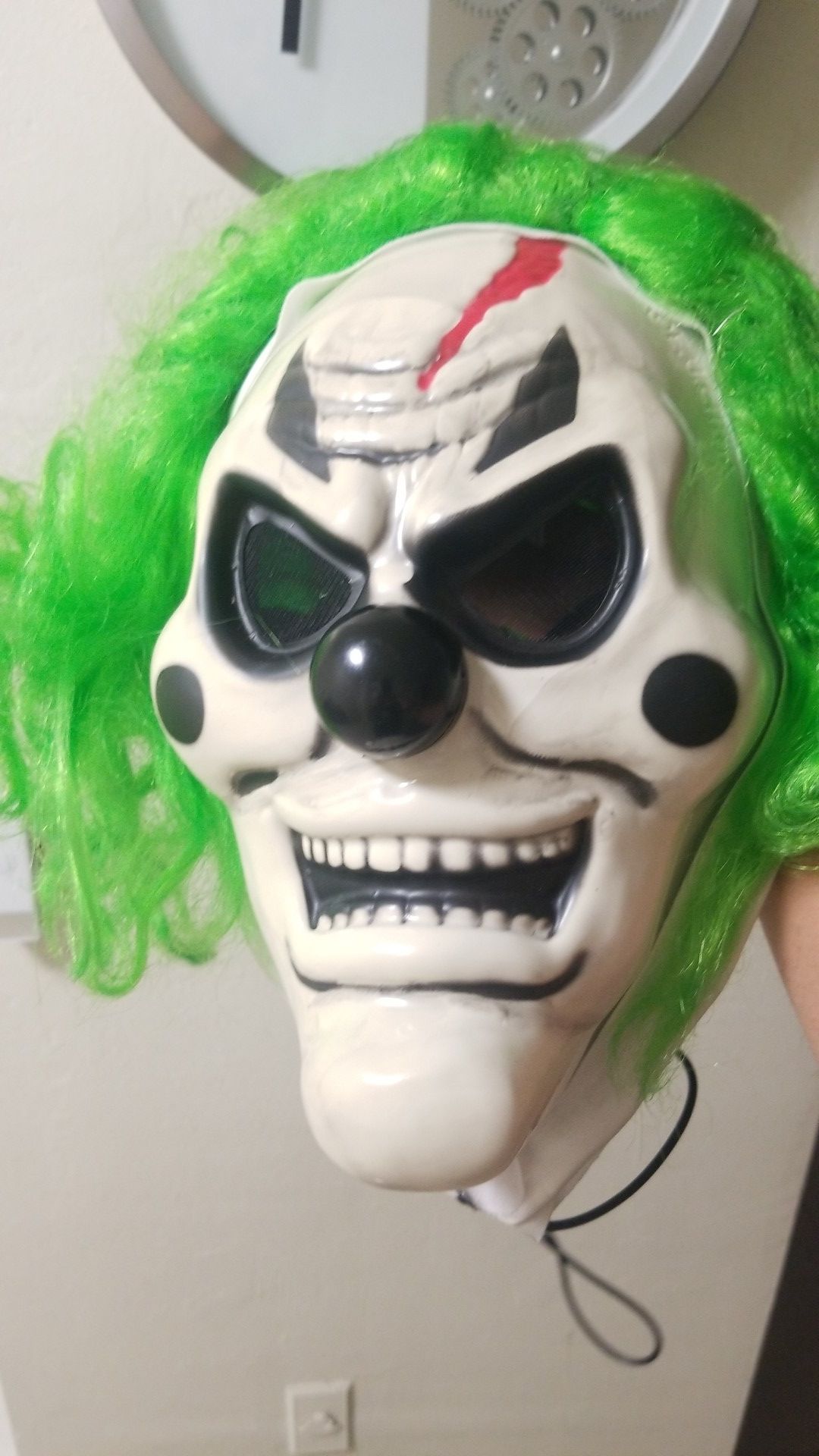 Clown mask that lights up