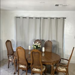 Lovely Vintage Extendable Dining Table With 6 Cane Back Chairs / Comedor Con Mesa De Extensiones Y 6 Sillas