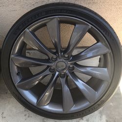 Tesla Model S Turbine 21” Wheel