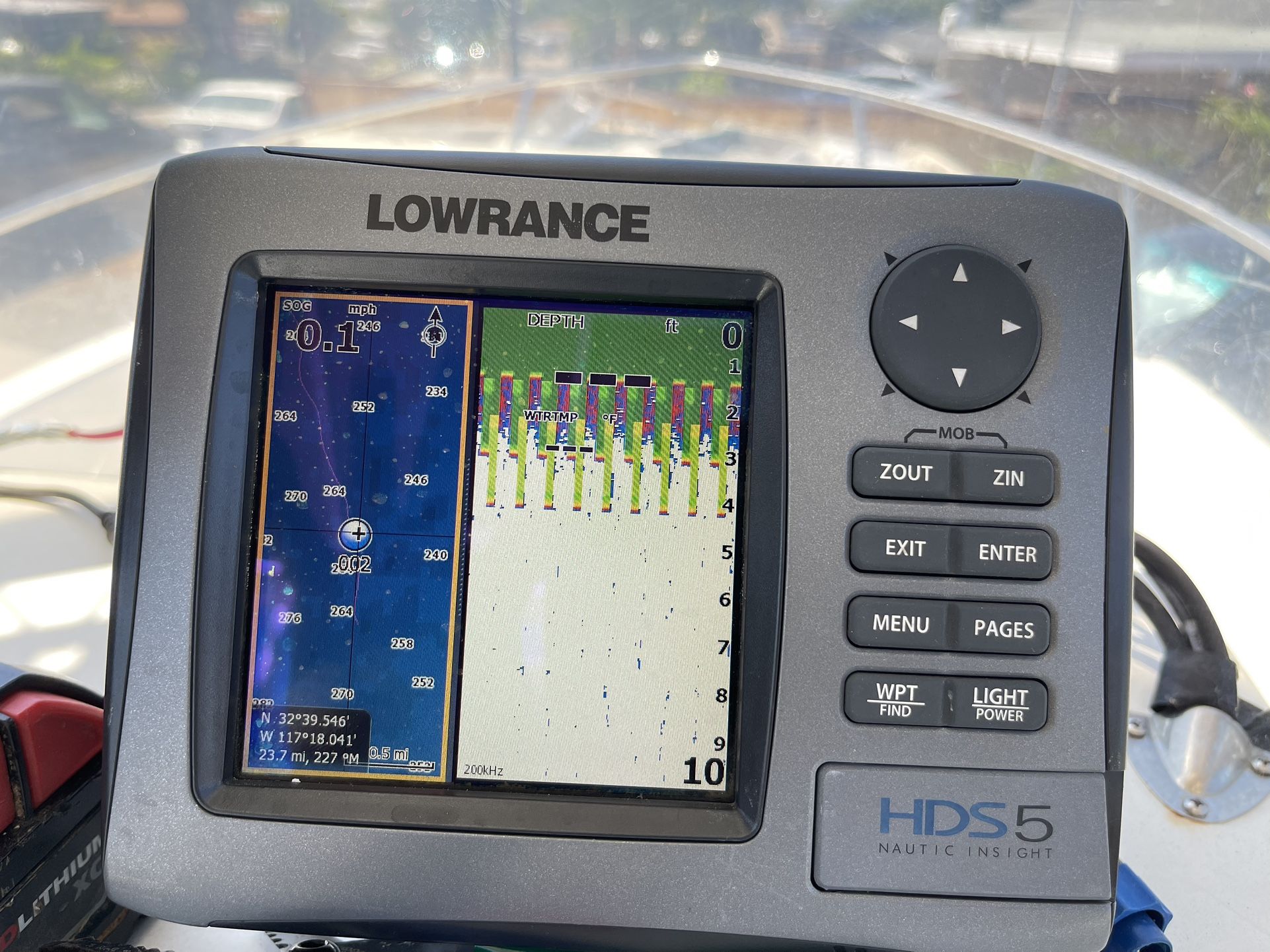 Lowrance HDS 5 Great Condition With Cover