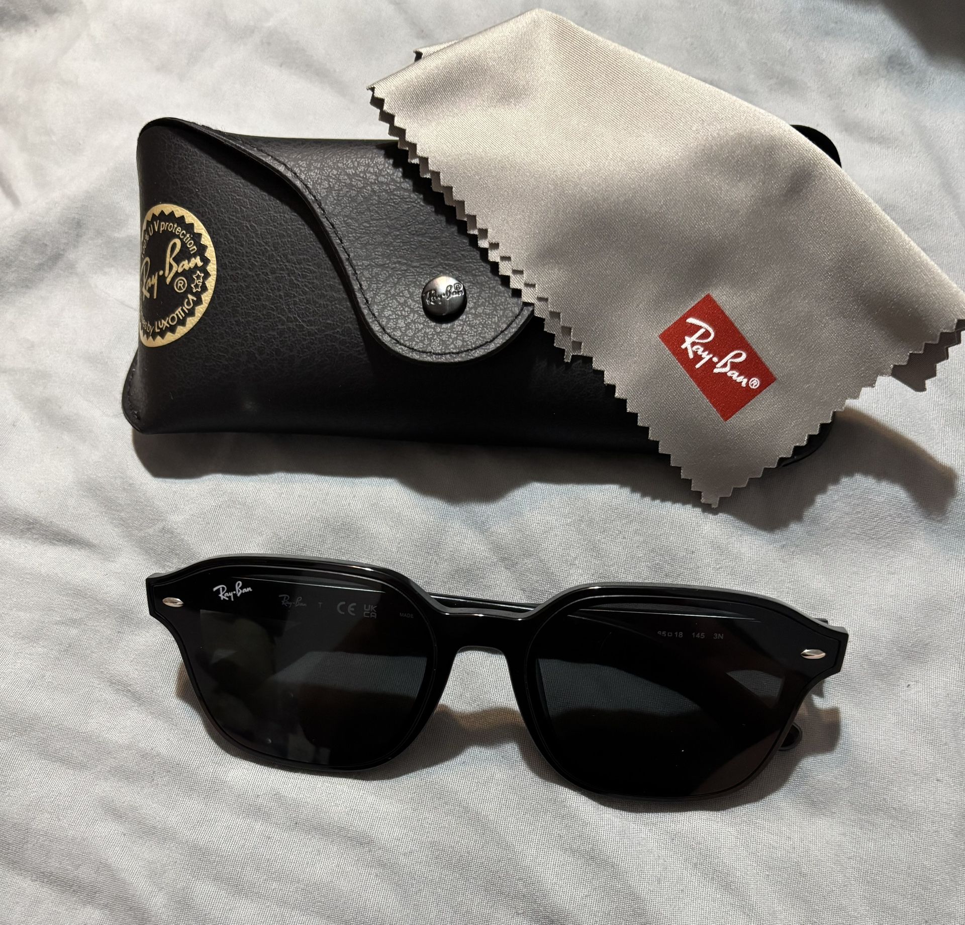 Unisex Ray-Ban Sunglasses