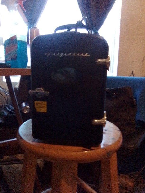 Frigidaire Mini Refrigerator