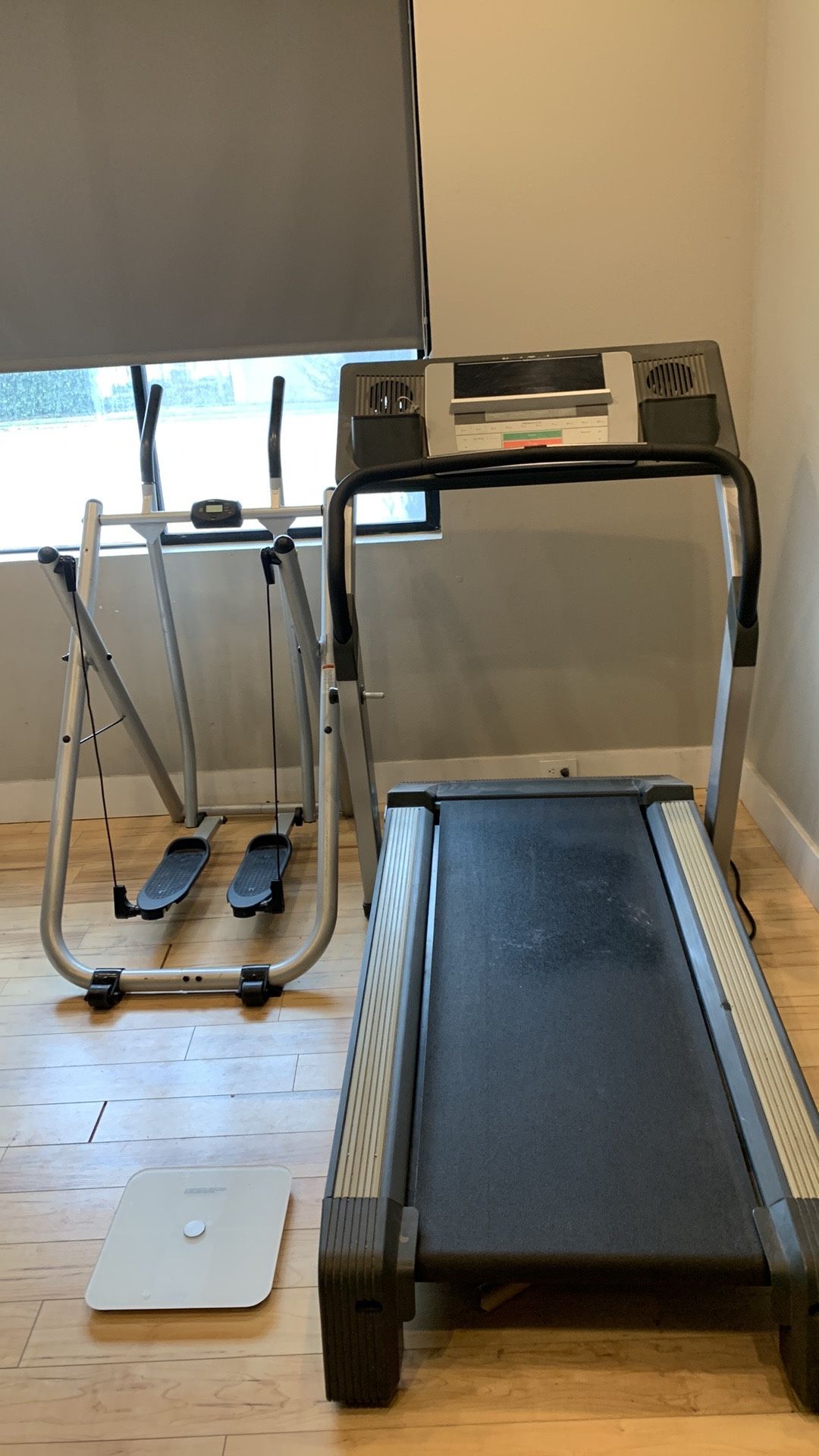 Nordictrack A2050 Treadmill with Gazelle freestyle