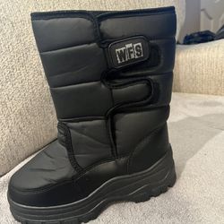 Kids Snow Boots Size 5y