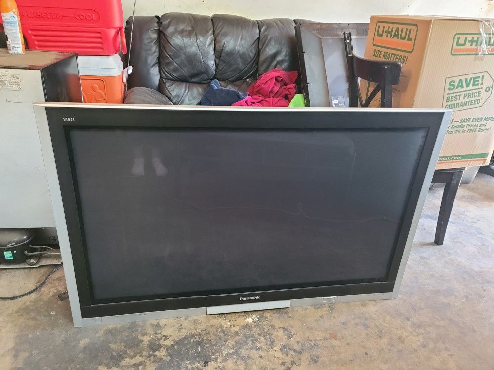 Panasonic 50 inch TV with wall mount