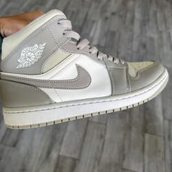Air Jordan 1 Mid