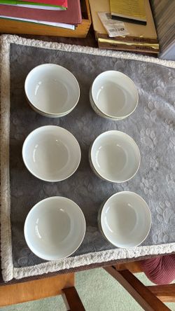 4 Peacock Garden bowls and 2 Teal bowls. 4 salad plates