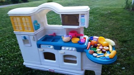 Little tikes kitchen set with food and dishes and table