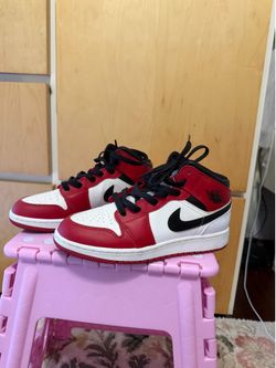 NIKE MIDS JORDANS