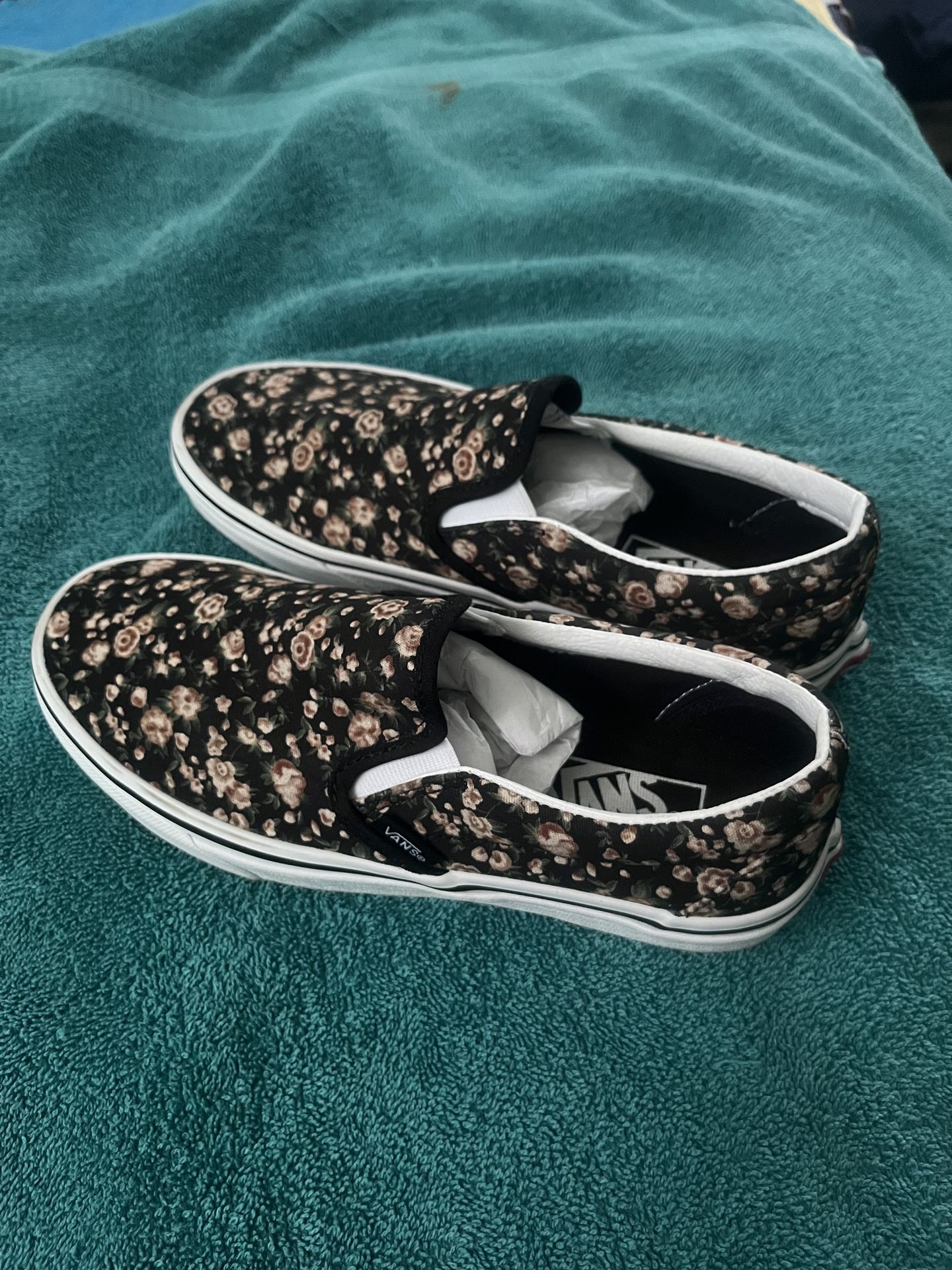 Vans tennis shoes