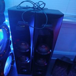 Samsung Speaker Set Of Two I'm Selling Both For A 100 