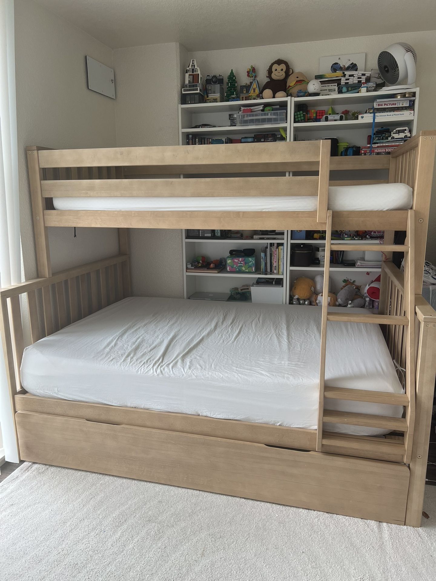 Max And Lily Wooden Bunk Bed With Trundle
