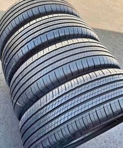 235 65 18 Michelin Tires Con 80% de Vida Las 4