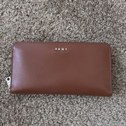 DKNY Wallet👝✨