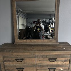 Dresser set