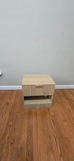🪵 Modern Nightstand