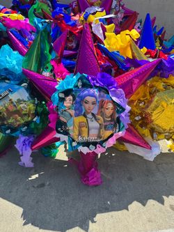 K-pop demon hunters bola star piñata