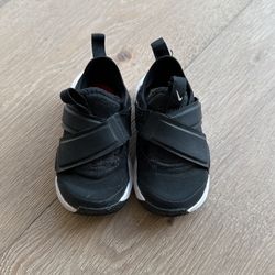 Nike Flex Advance Flyease Sneaker, Boys Walker Size 6