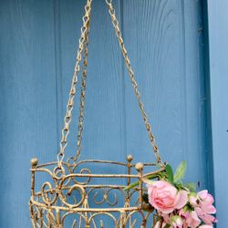 METAL HANGING FLOWER/PLANT BASKET 