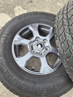 2025 Bronco Wheels ( Like New)