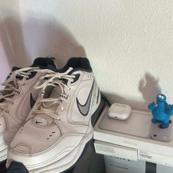 🔥 Nike Air Monarchs White & Navy – Women’s 9 – Trade or Sell! 🔥