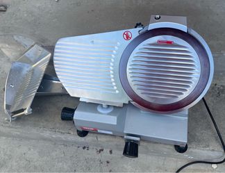 Industrial meat cutter