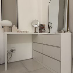 Modern Extendable Vanity Desk & Dresser – 6 Drawers, Rotating L-Shape