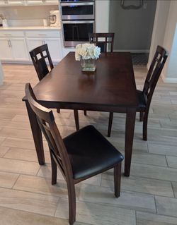 Wood Dining Set. Dining Table With 4 Chairs